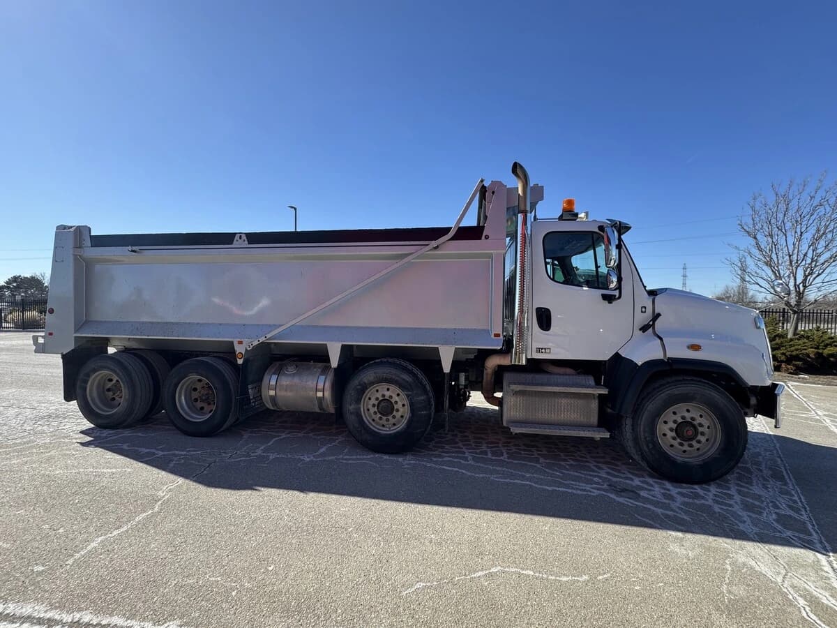 2022 Freightliner 114SD — photo 5