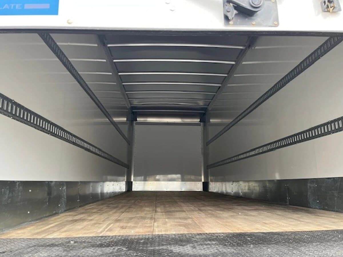 2025 International MV — photo 2