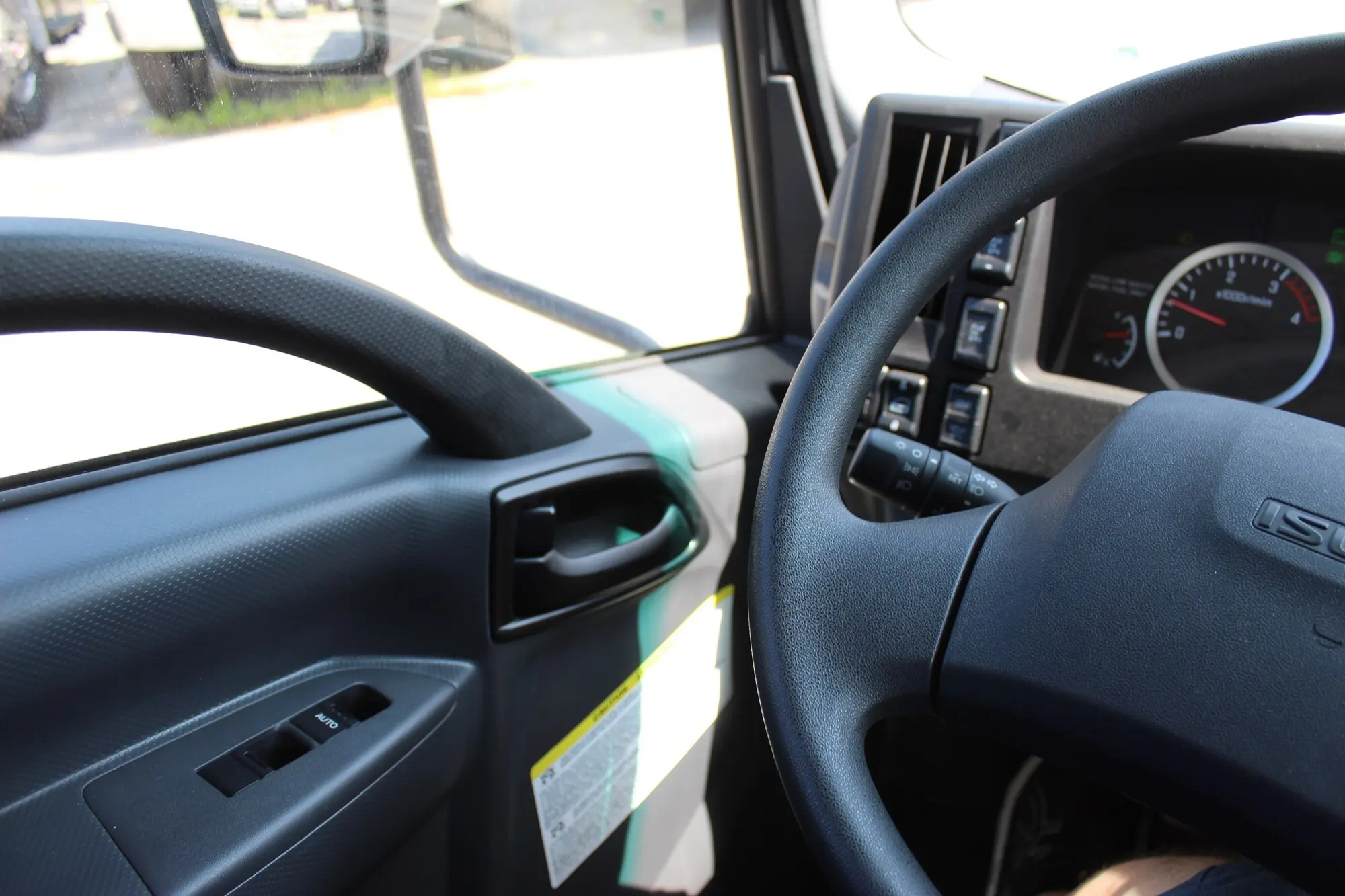 2024 Isuzu NRR — photo 23