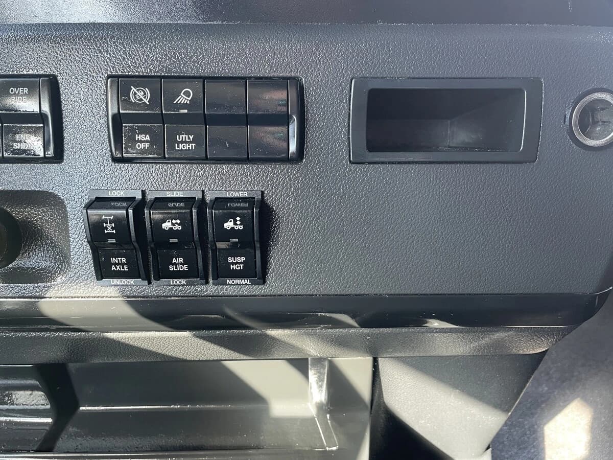 2024 Freightliner Cascadia — photo 27