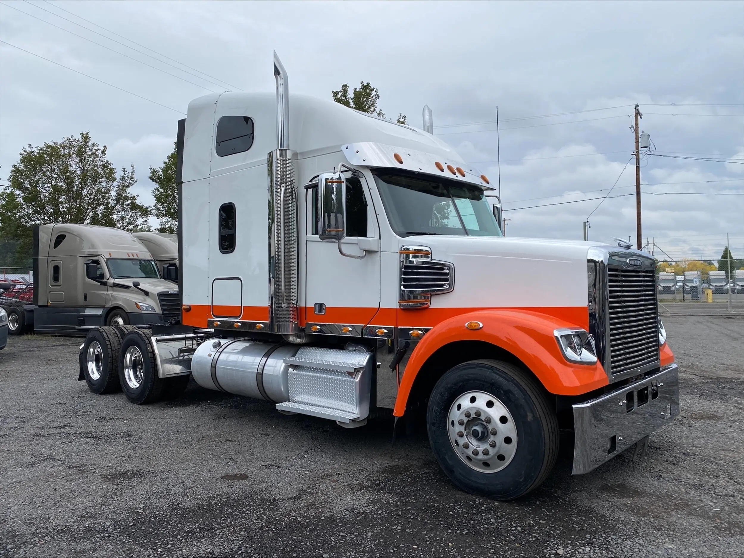 2023 Freightliner 122SD — photo 8