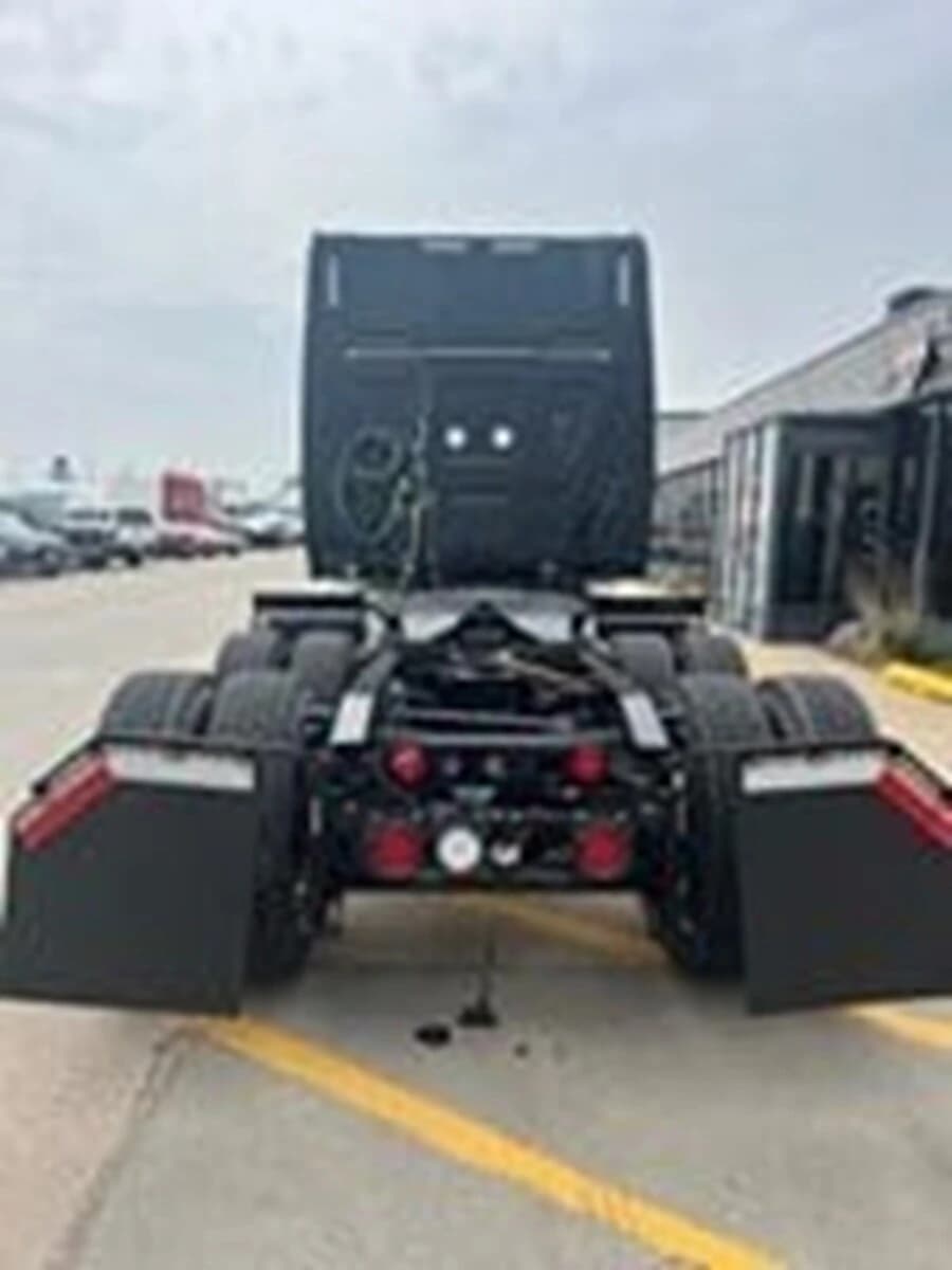 2025 International HX — photo 4