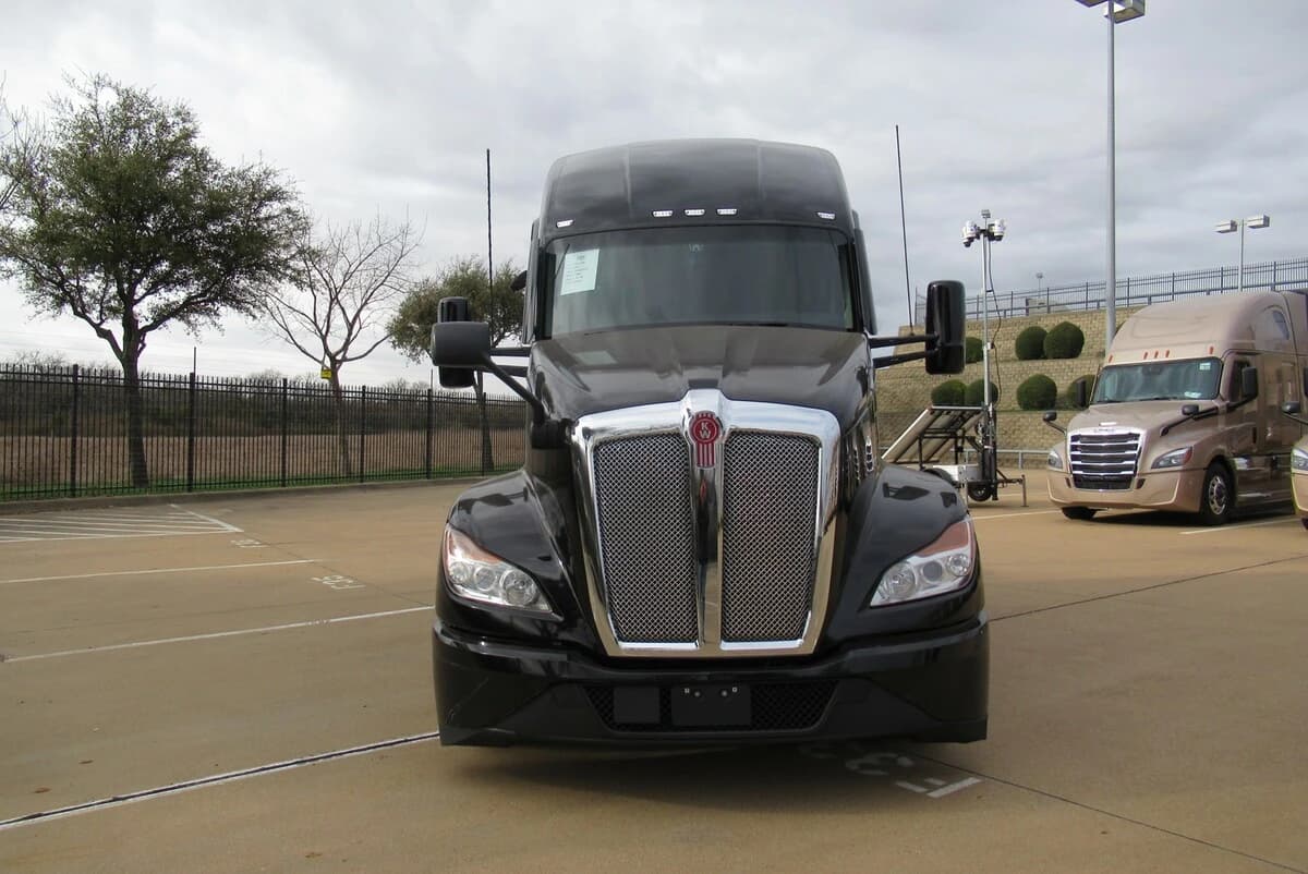 2023 Kenworth T680 — photo 7
