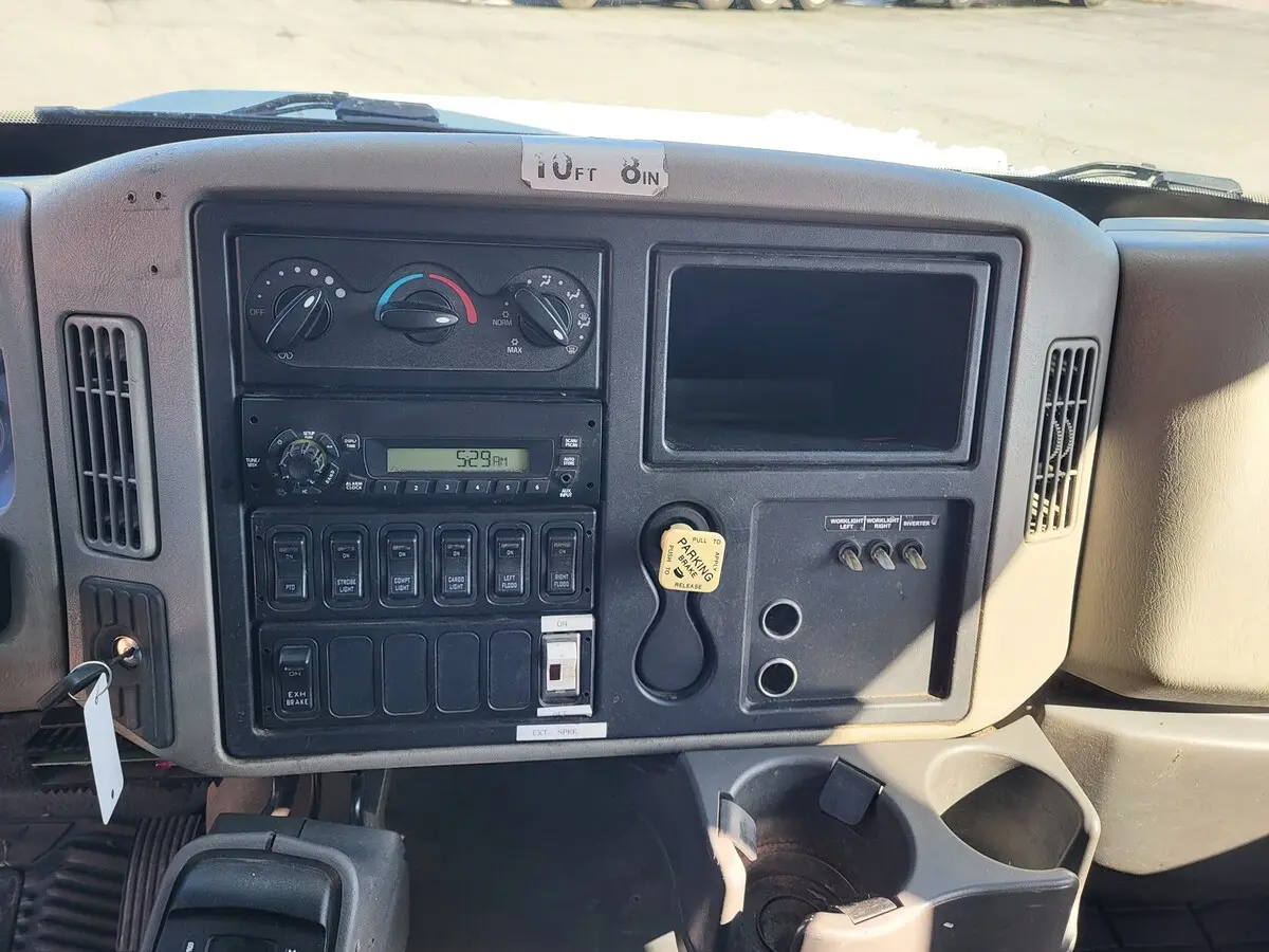 2010 International 4300 — photo 17