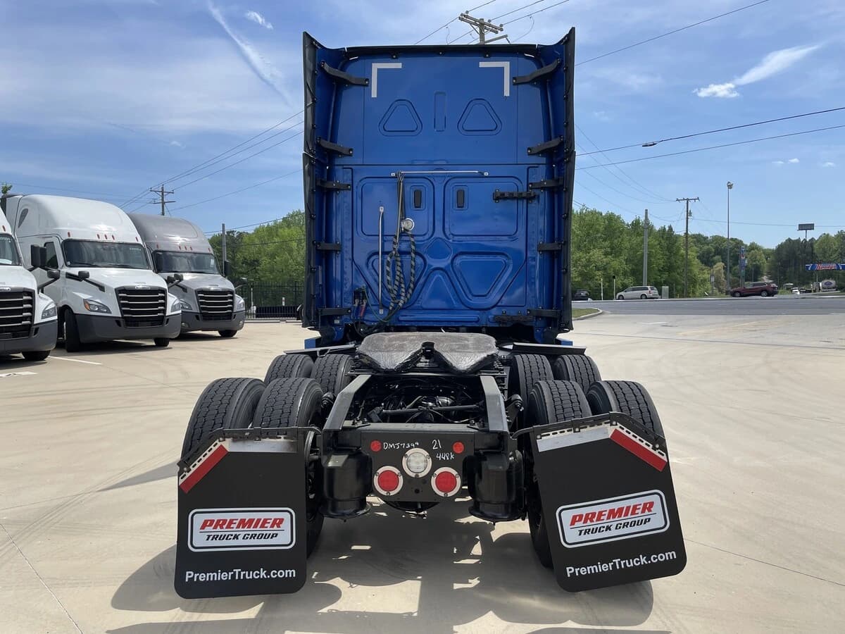 2021 Freightliner Cascadia — photo 8