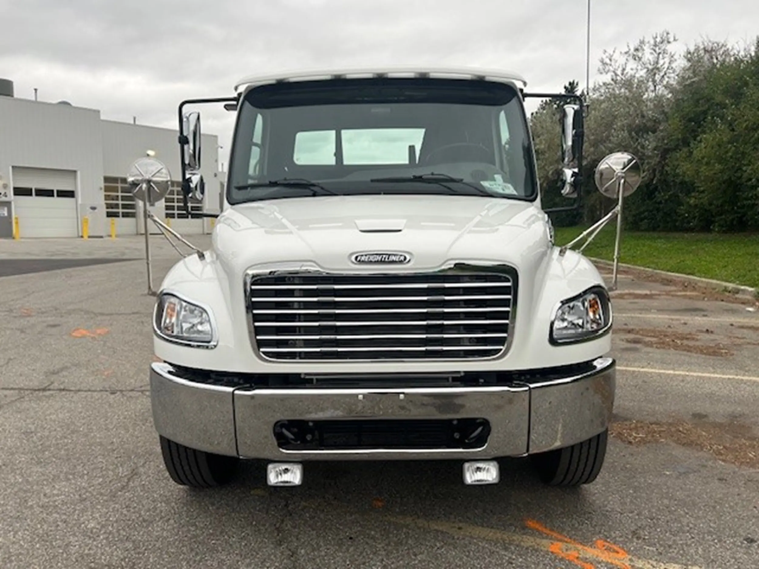 2026 Freightliner M2 106 — photo 4