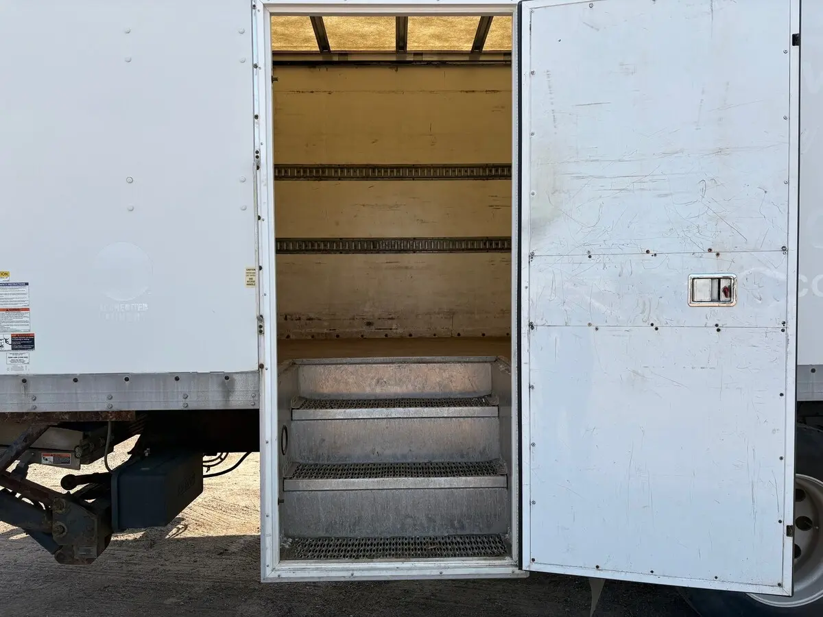 2017 International 4300 — photo 5