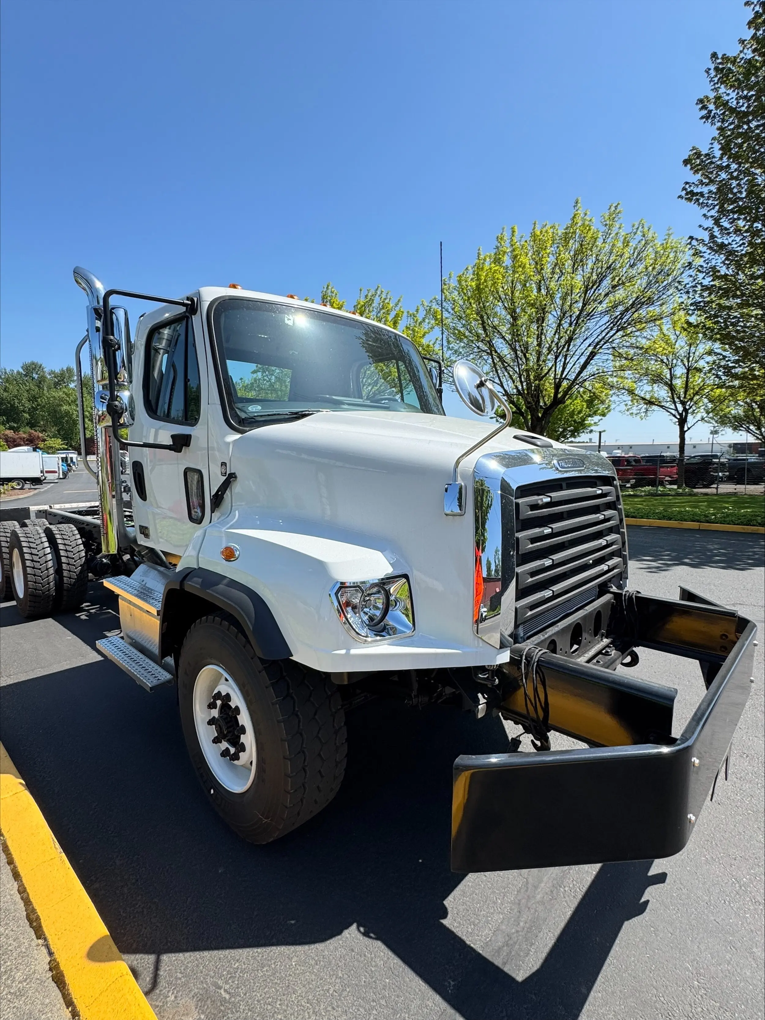 2025 Freightliner 114SD — photo 4