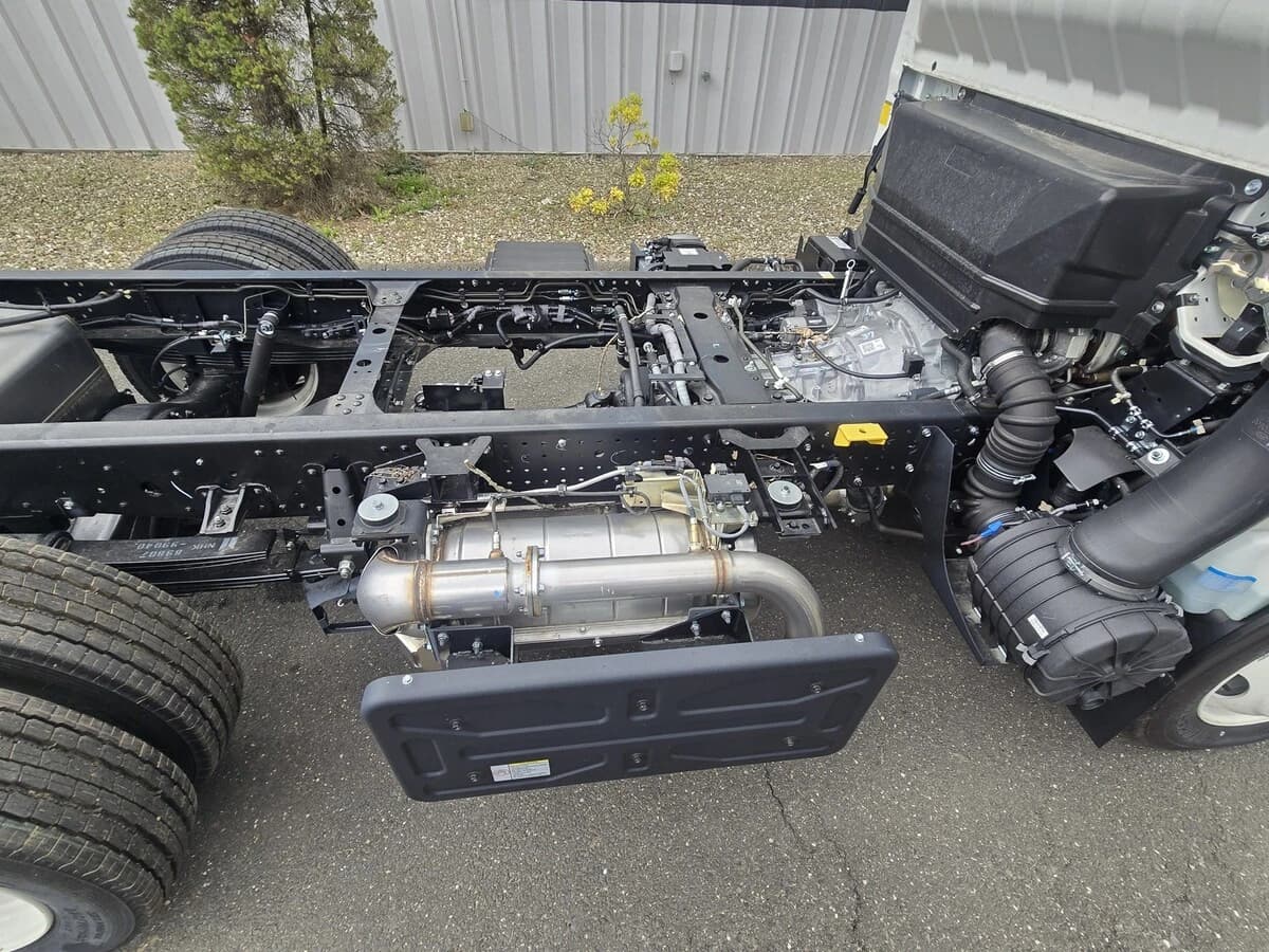 2025 Isuzu NRR — photo 8