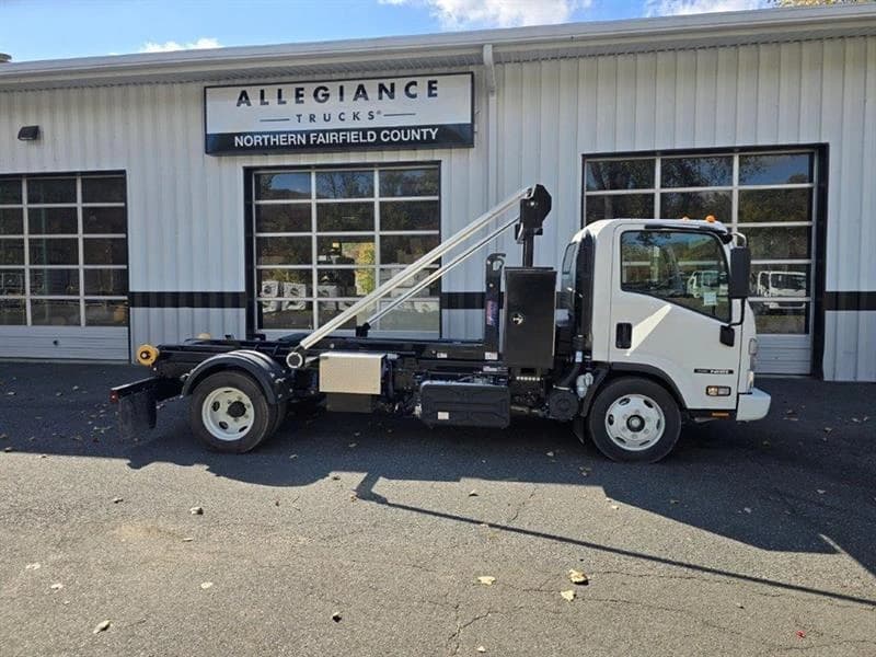 2024 Isuzu NRR — photo 9