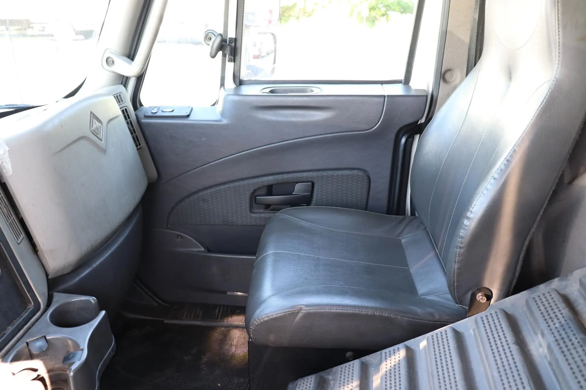 2018 International 4300 — photo 15