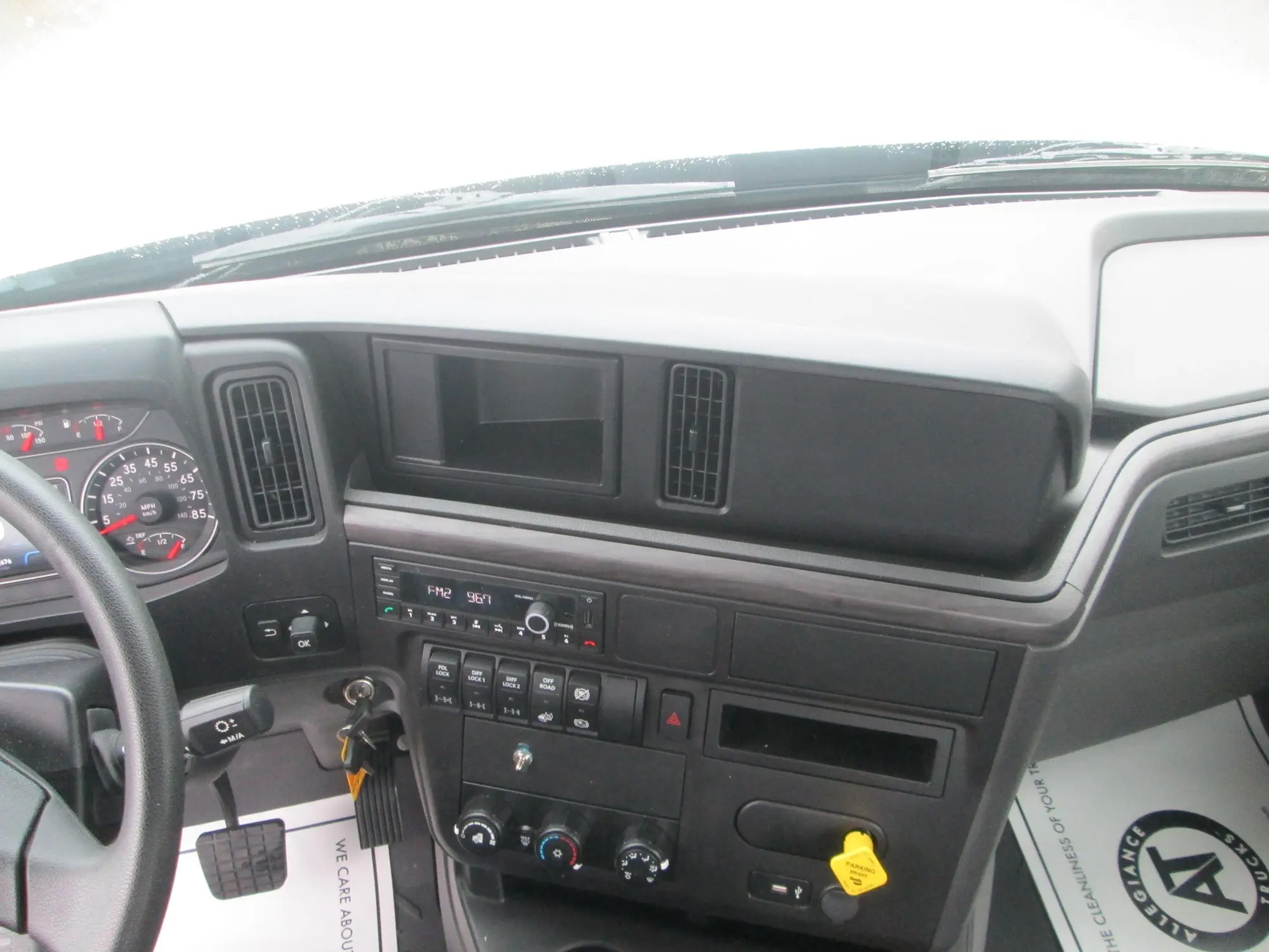 2024 International HX — photo 8