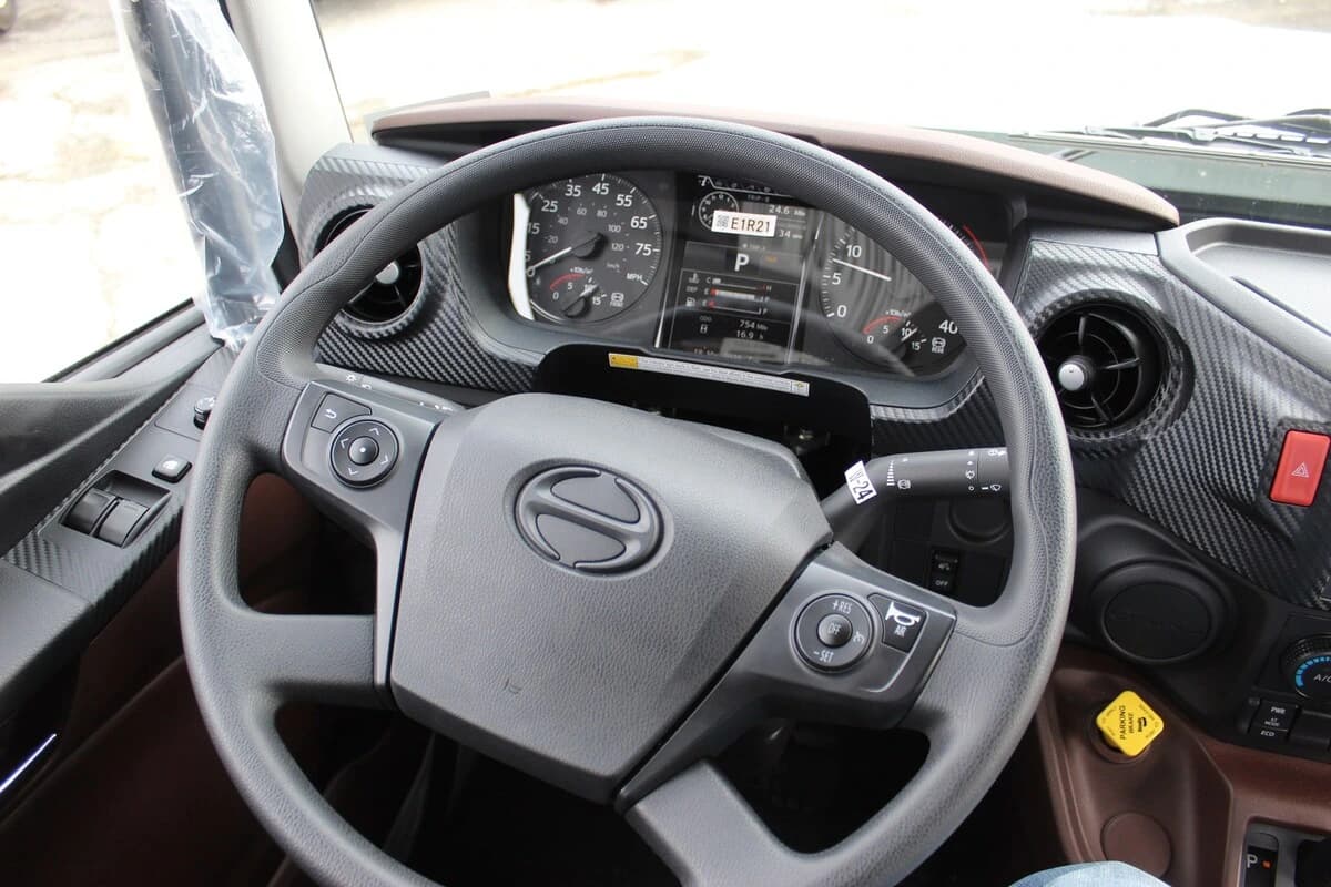 2024 Hino L6 — photo 9