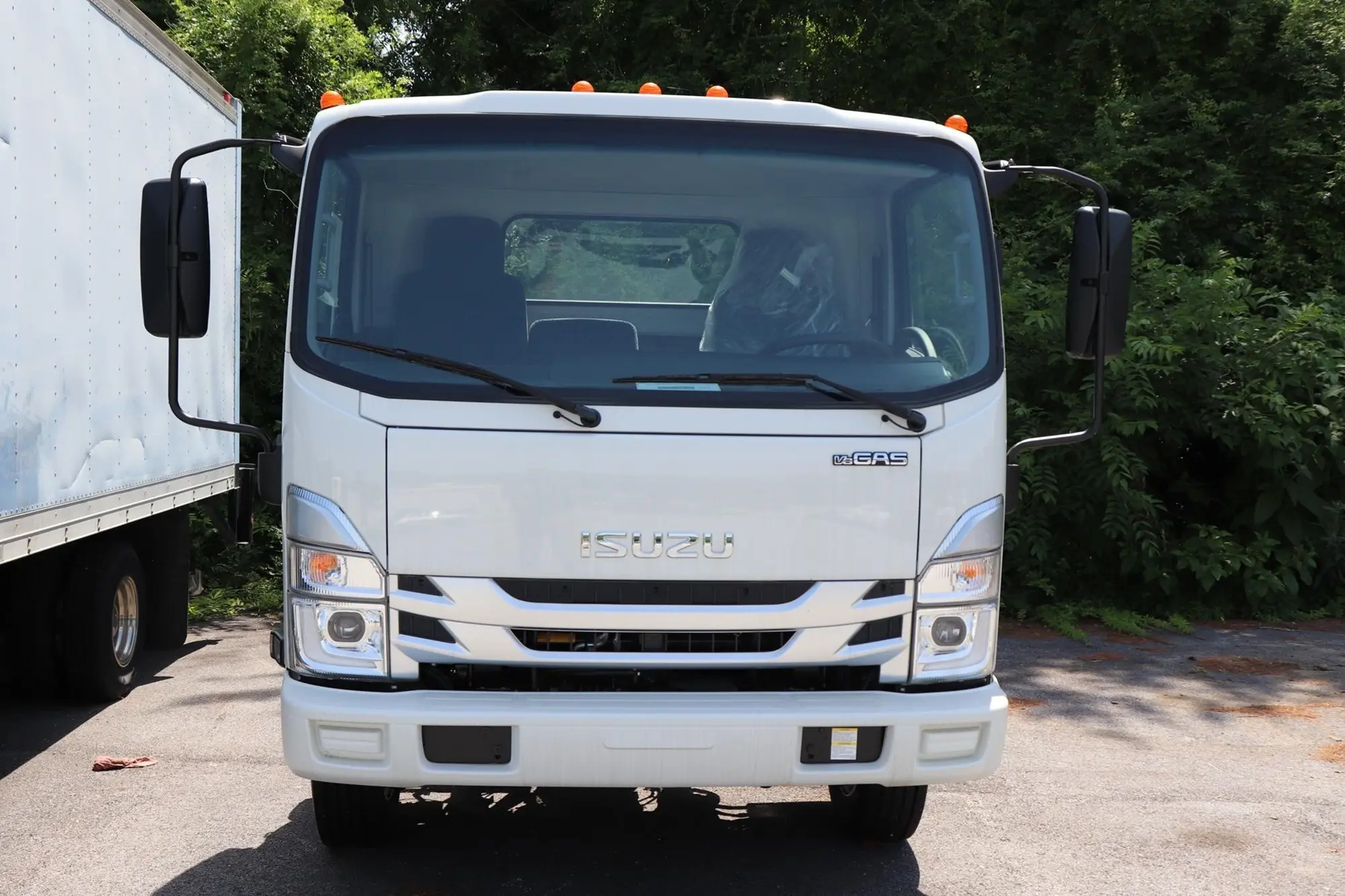 2025 Isuzu NRR — photo 2