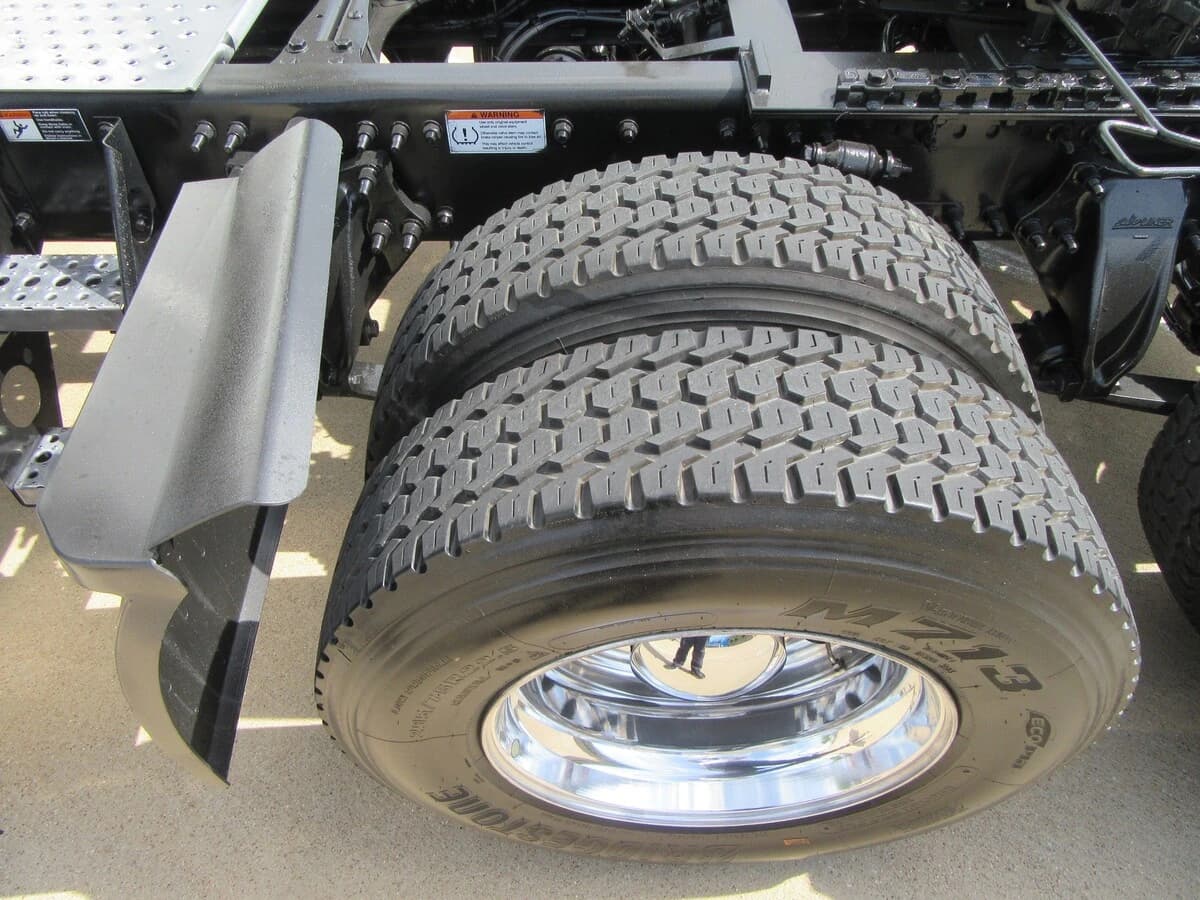 2025 Freightliner Cascadia — photo 11