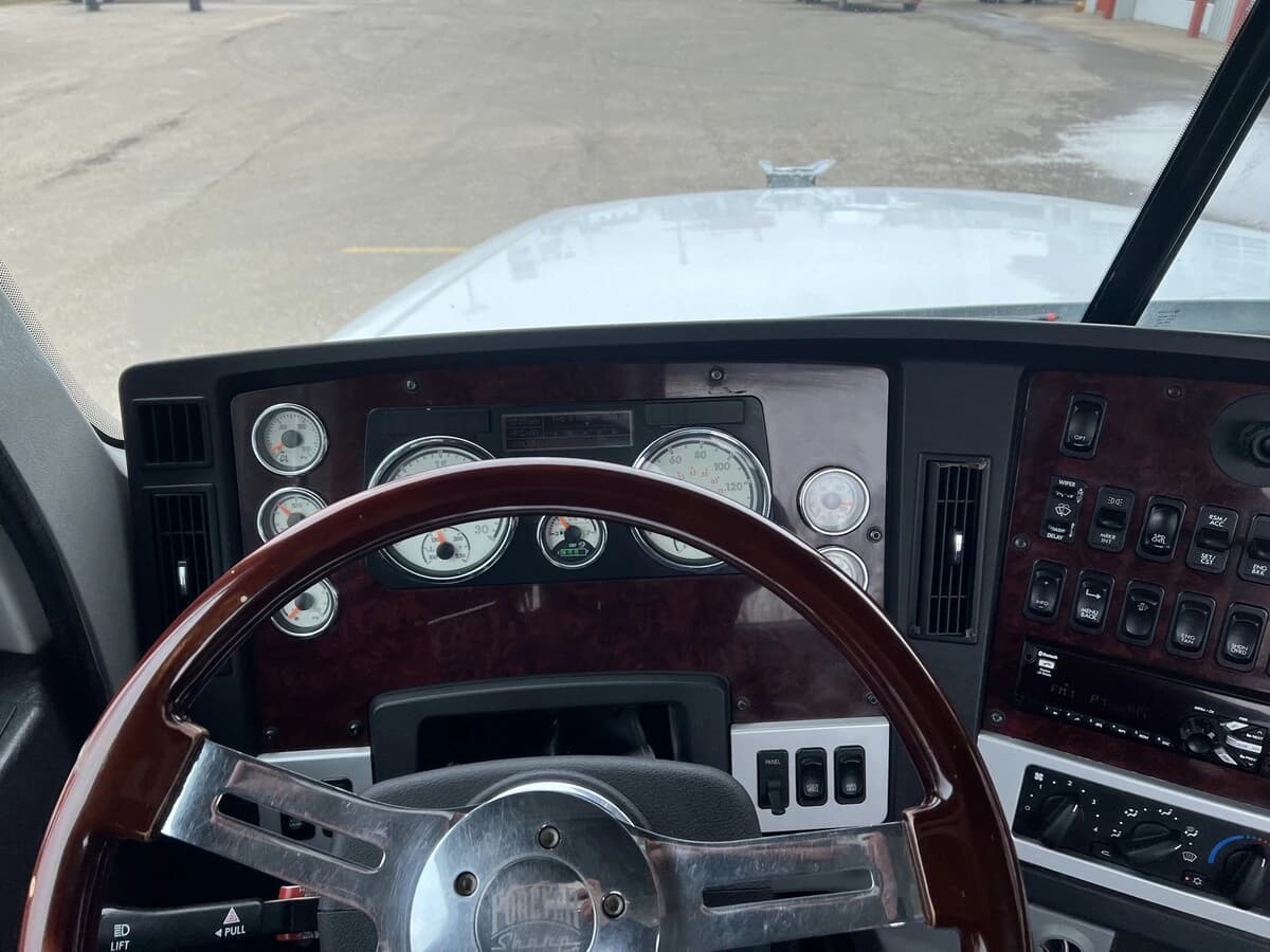 2019 Freightliner 122SD — photo 7
