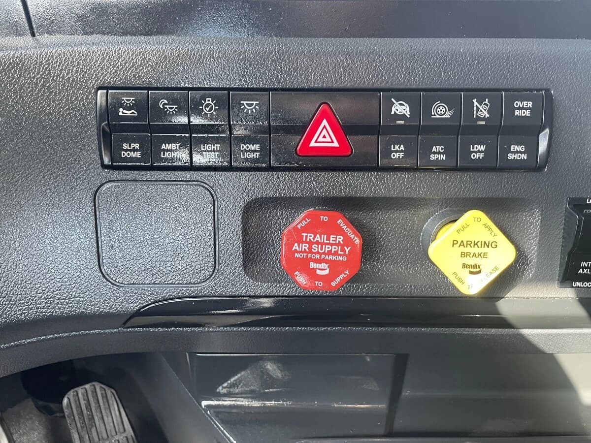 2024 Freightliner Cascadia — photo 28