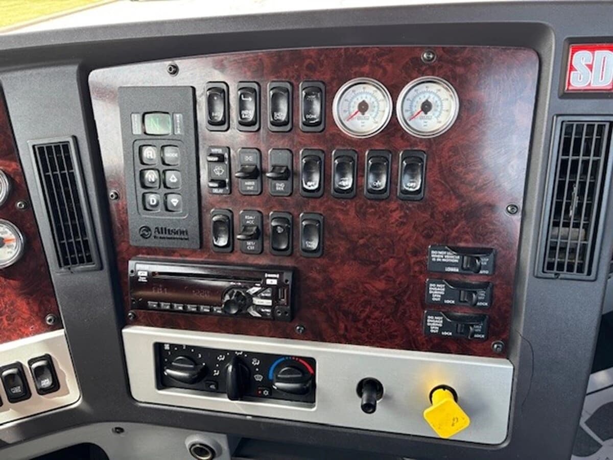 2021 Freightliner 122SD — photo 16