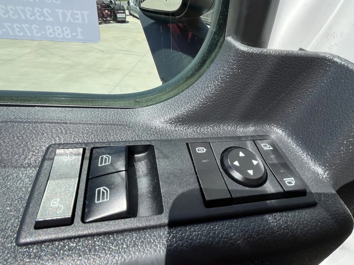 2025 Freightliner Cascadia — photo 17