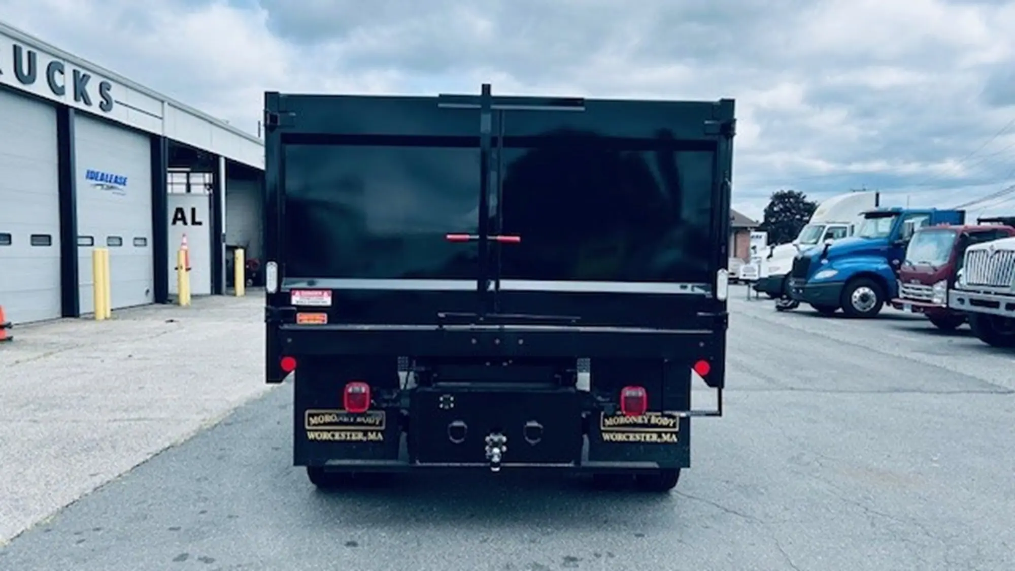 2023 International CV — photo 2