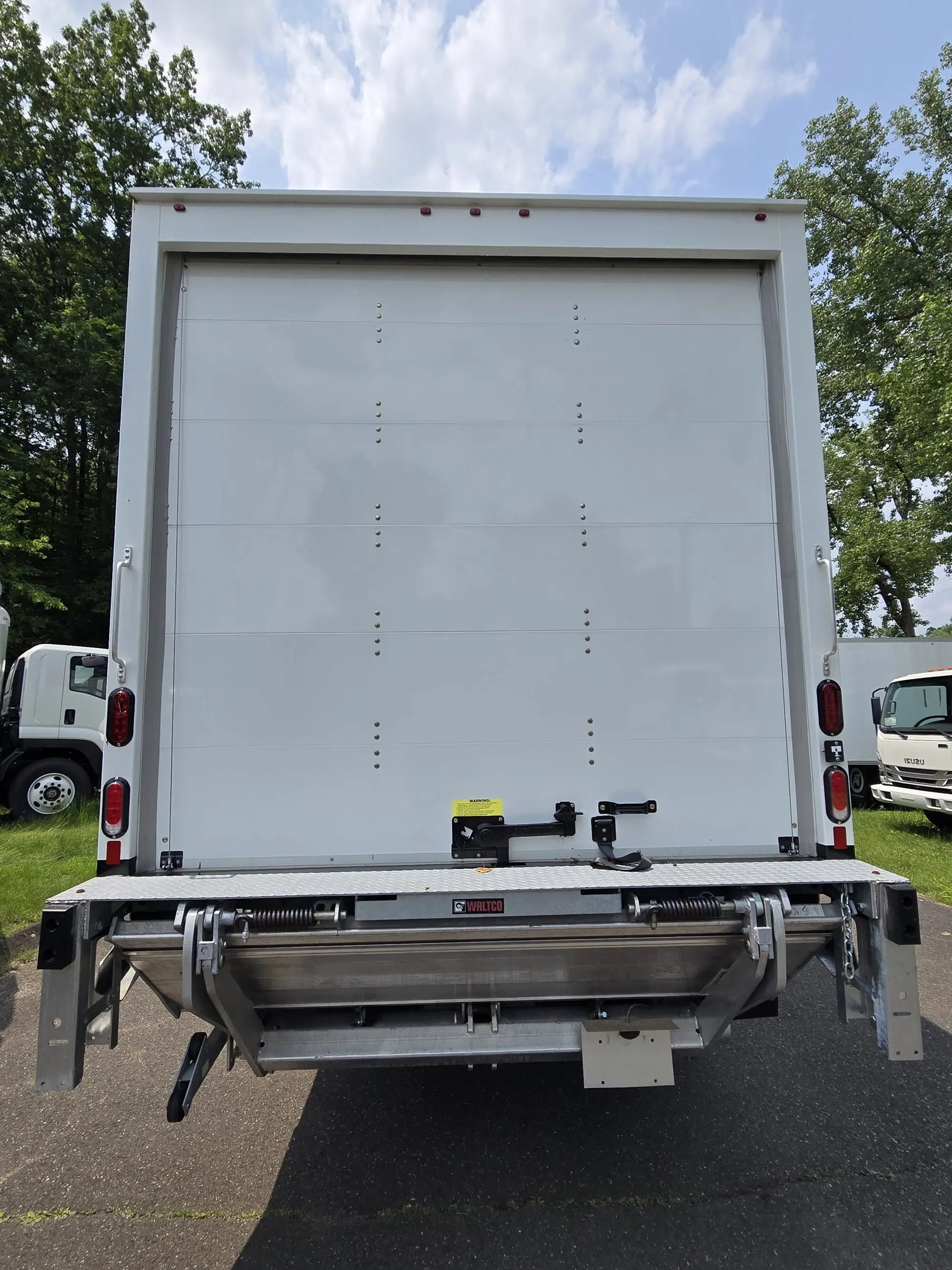 2025 Isuzu FVR — photo 5