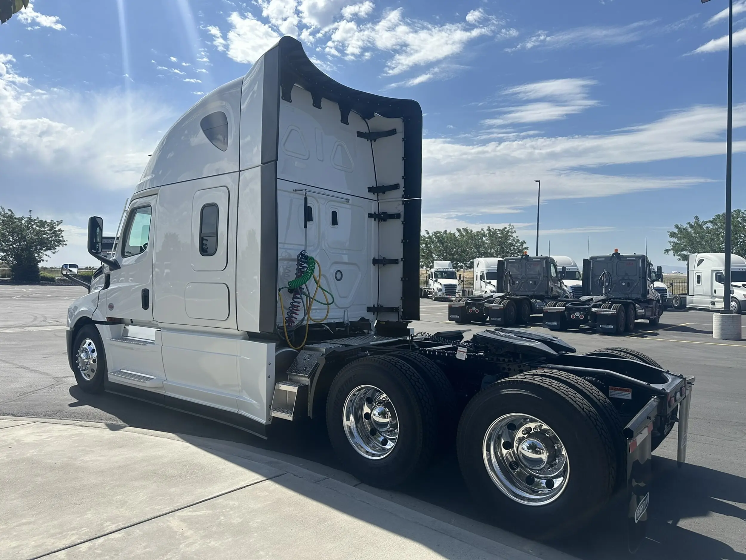 2026 Freightliner Cascadia — photo 7