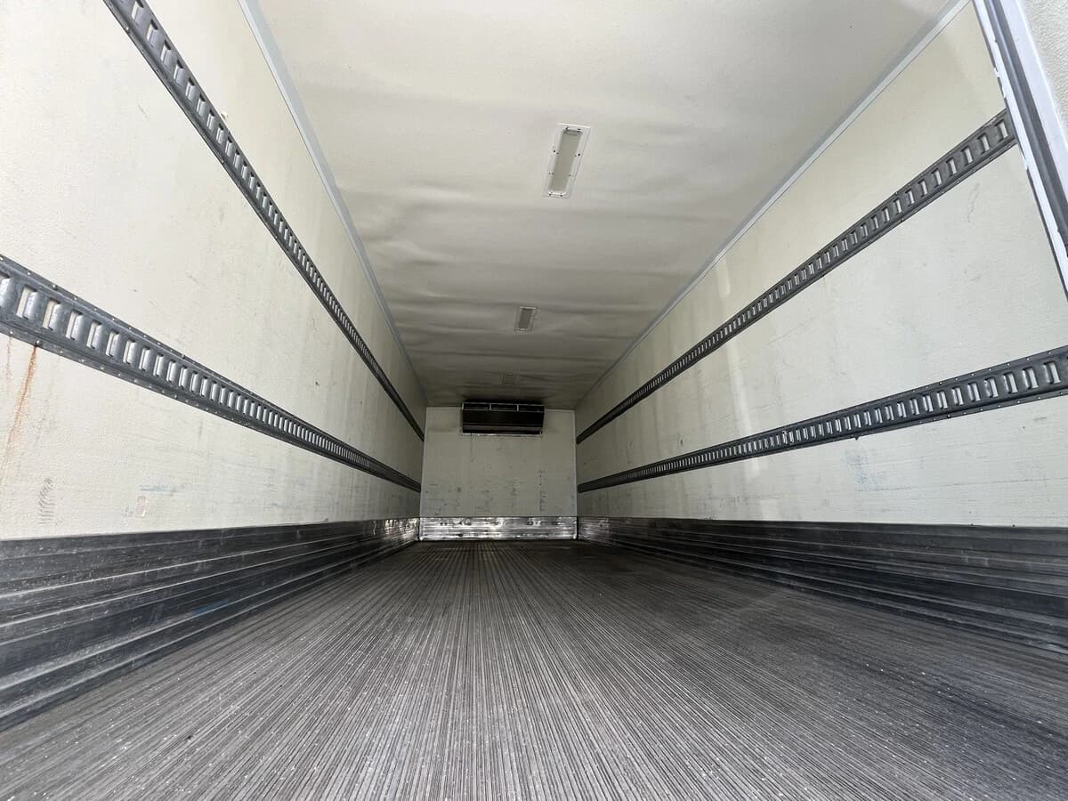 2019 Freightliner M2 106 — photo 12