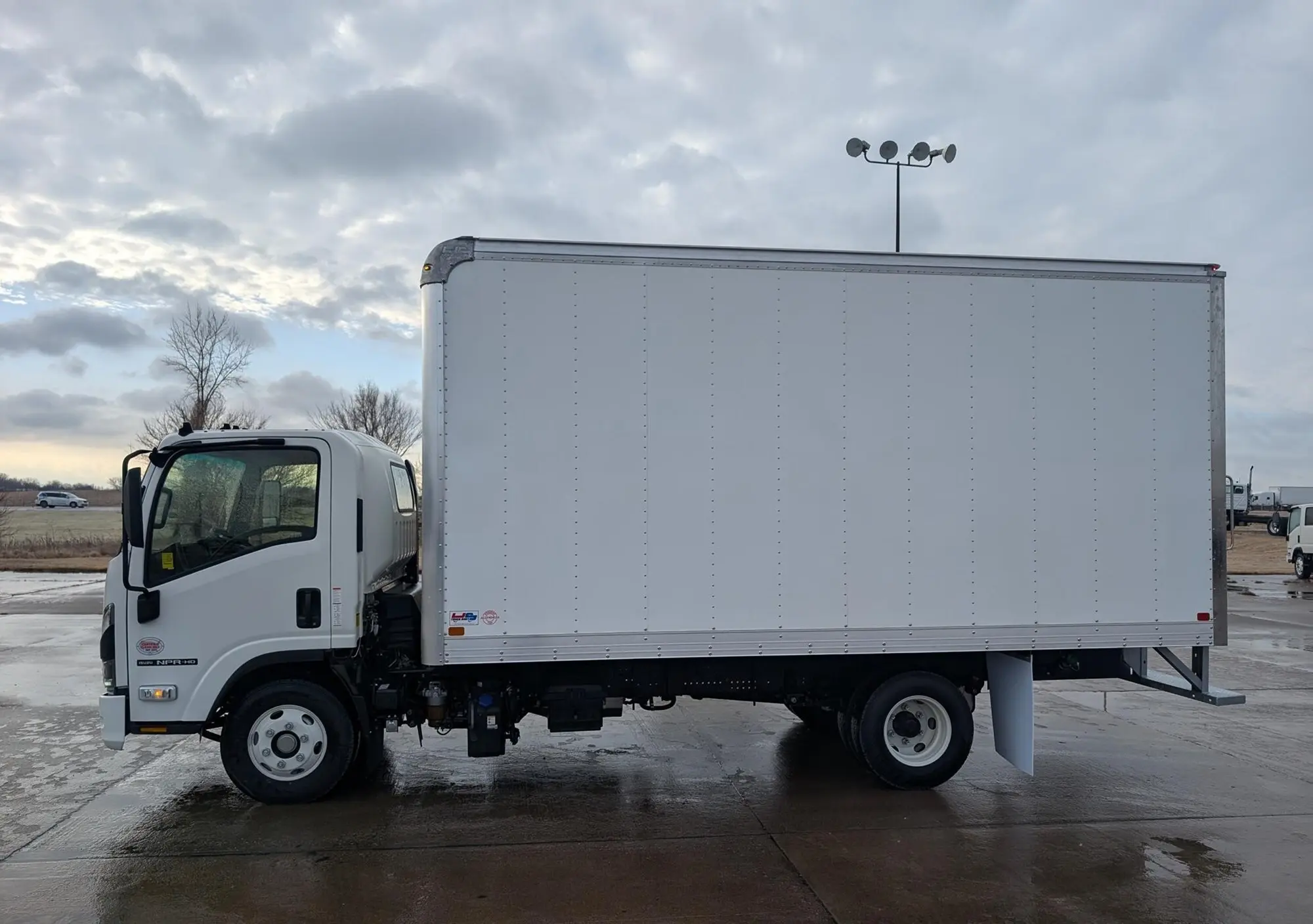 2025 Isuzu NPR — photo 2