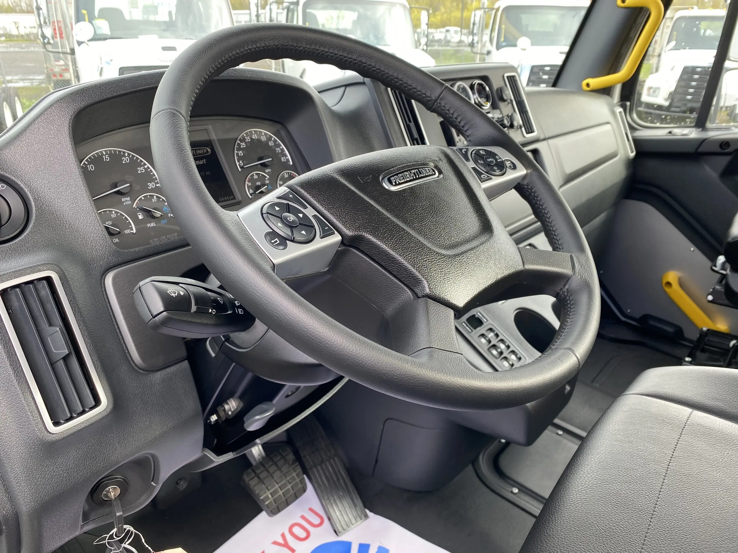 2025 Freightliner 108SD — photo 10