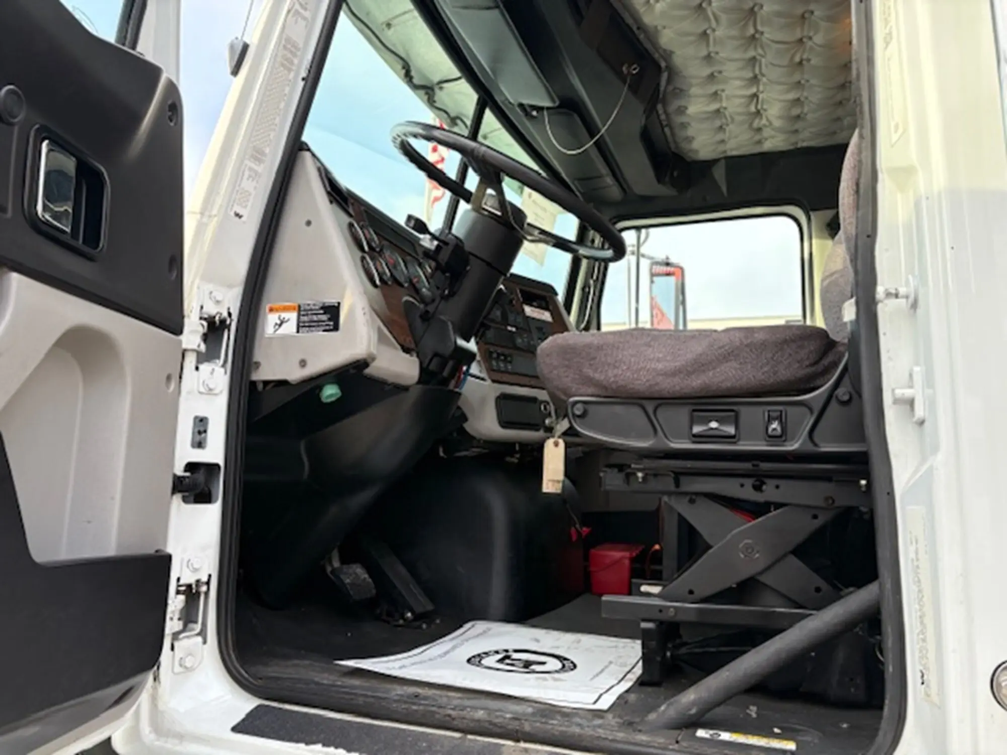 2015 Western Star 4700 — photo 29