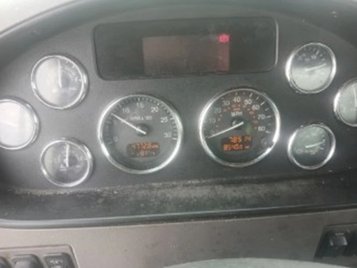 2020 Peterbilt 337 — photo 8