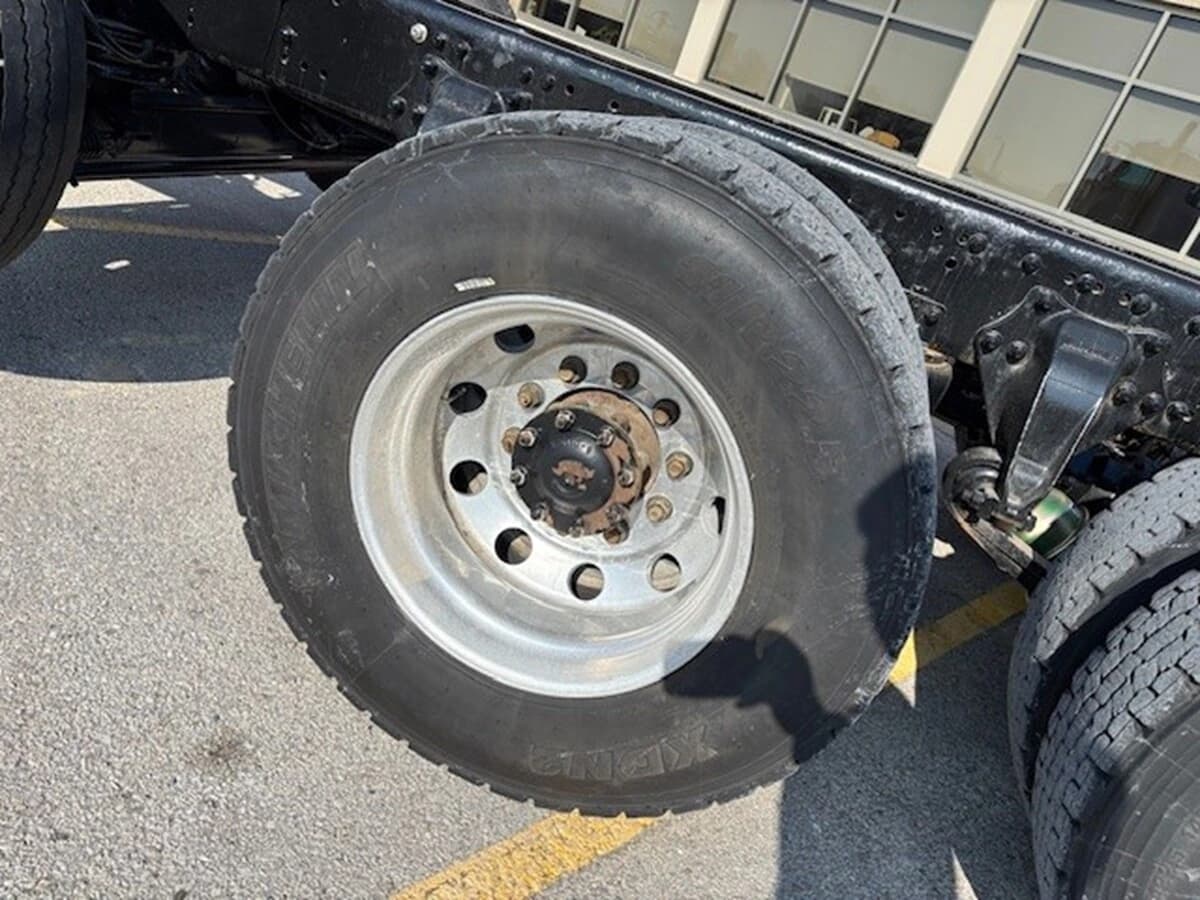 2021 Freightliner 122SD — photo 12