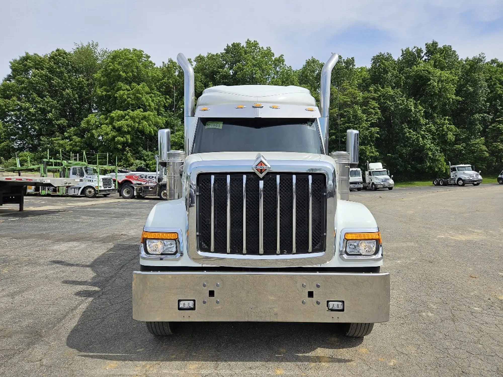 2023 International HX — photo 2