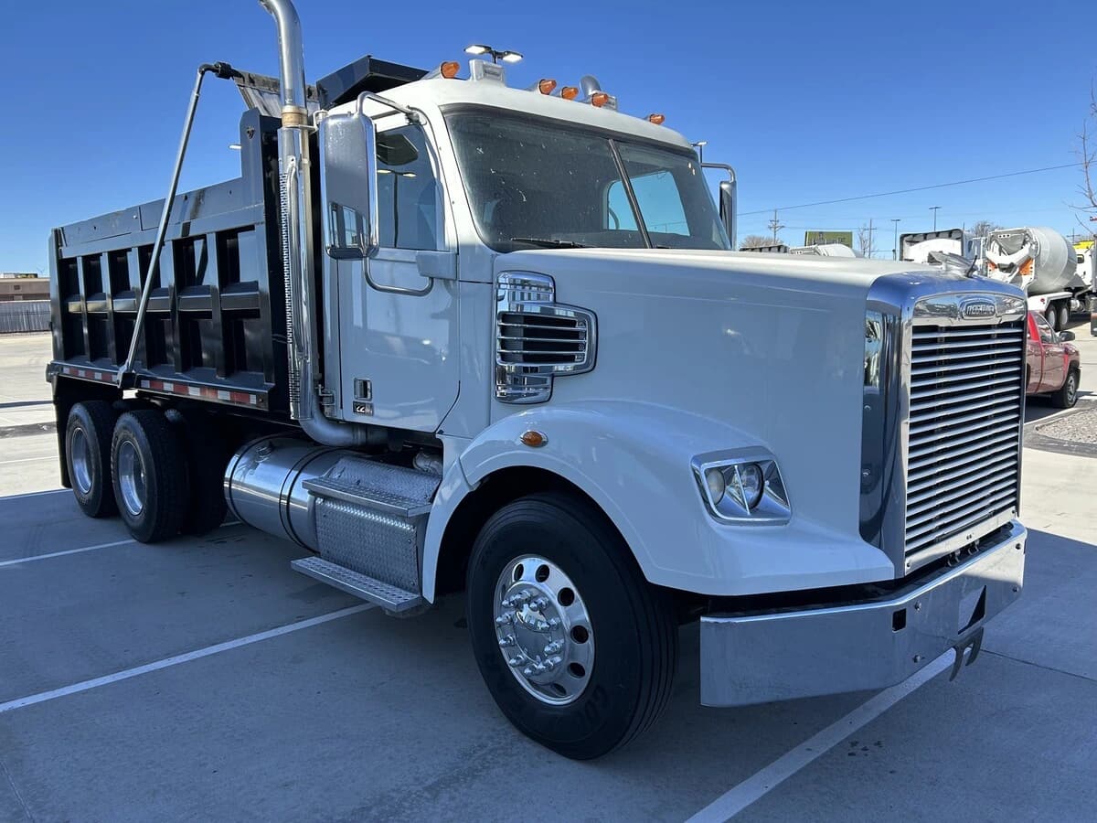 2019 Freightliner 122SD — photo 3