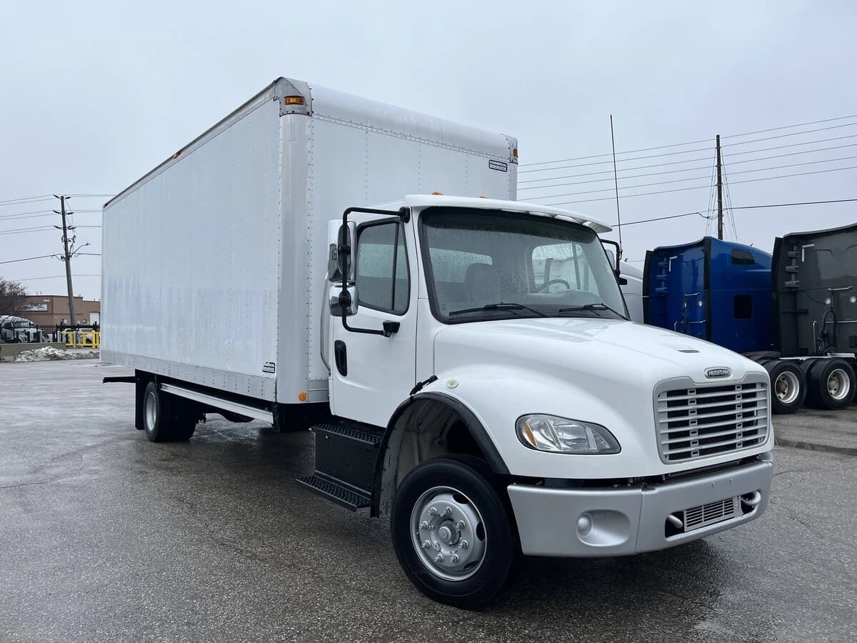 2017 Freightliner M2 106 — photo 3