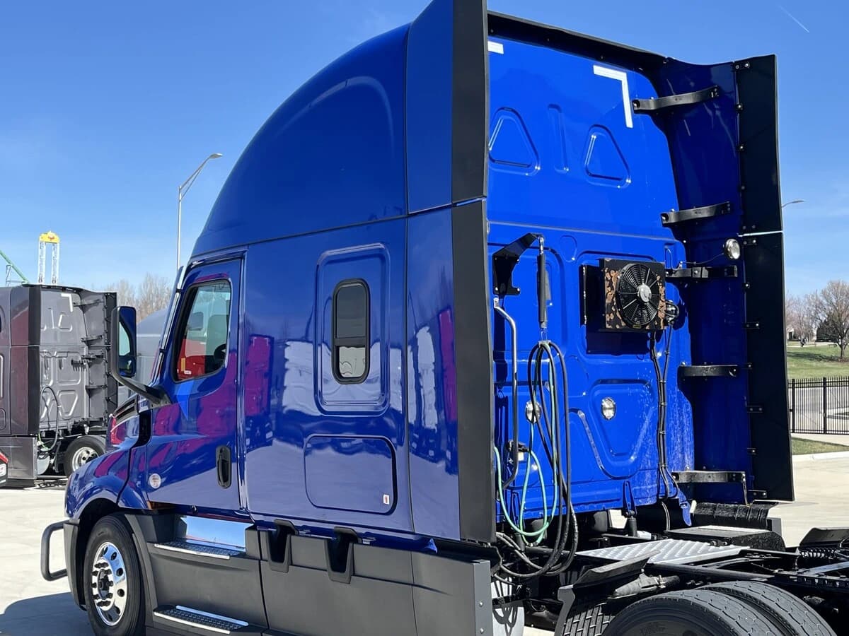 2022 Freightliner Cascadia — photo 4