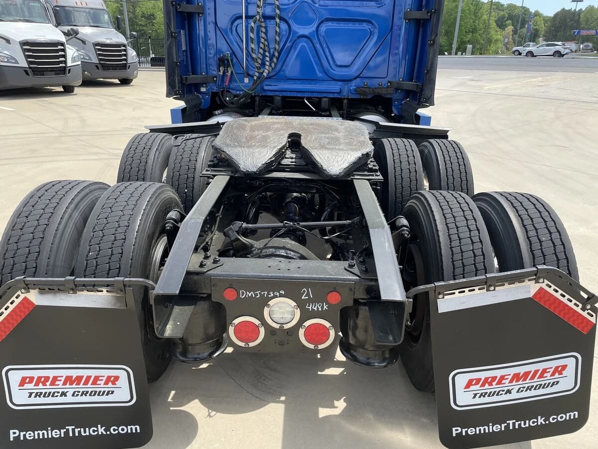 2021 Freightliner Cascadia — photo 9