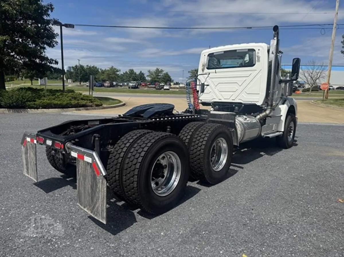 2026 International HX — photo 4