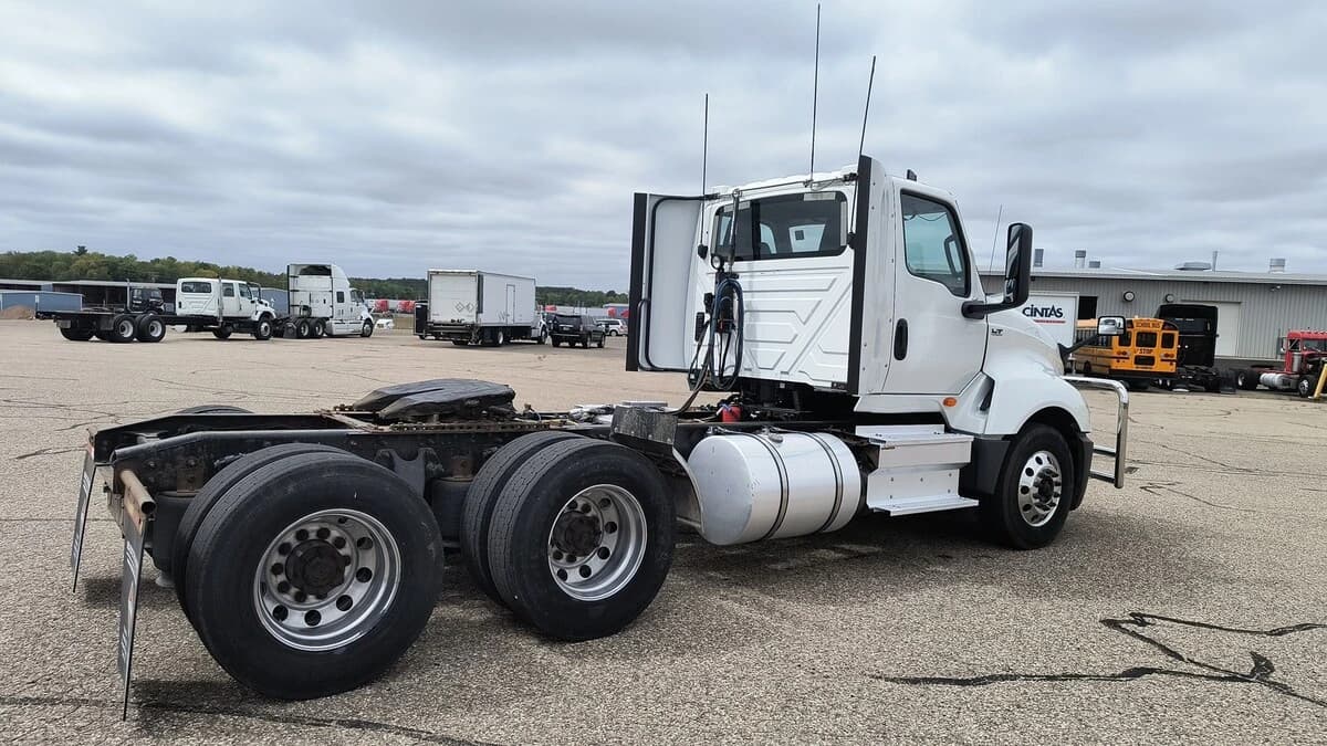 2018 International LT — photo 4