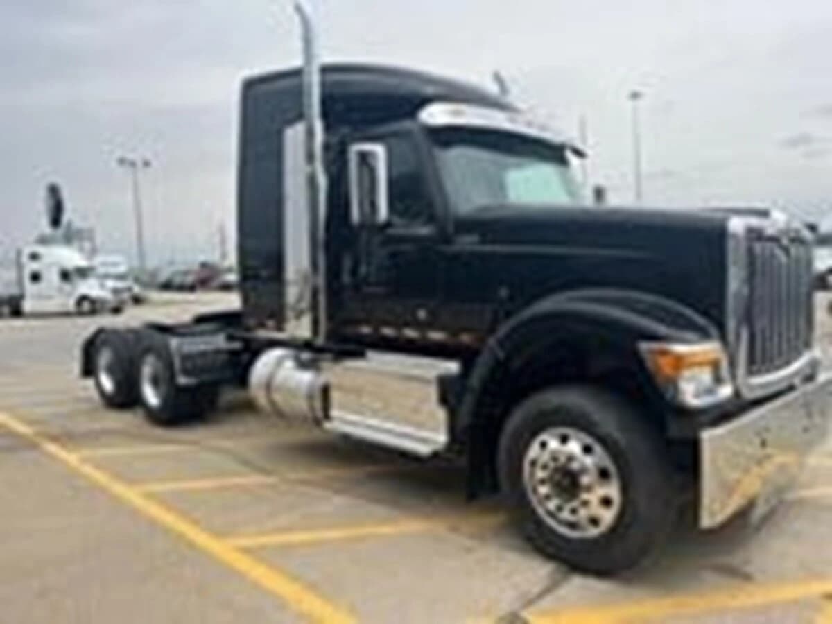 2025 International HX — photo 3