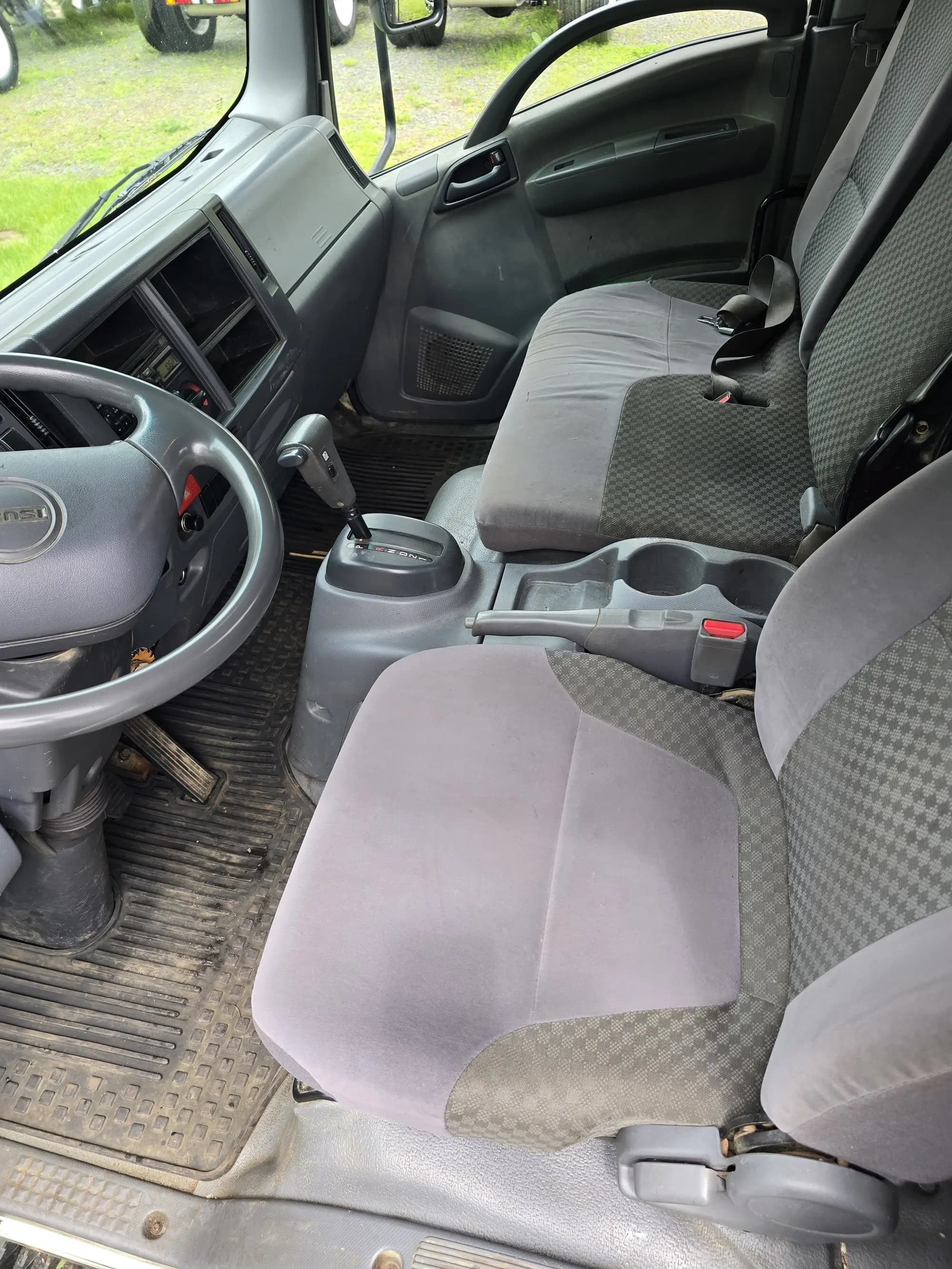 2013 Isuzu NQR — photo 8