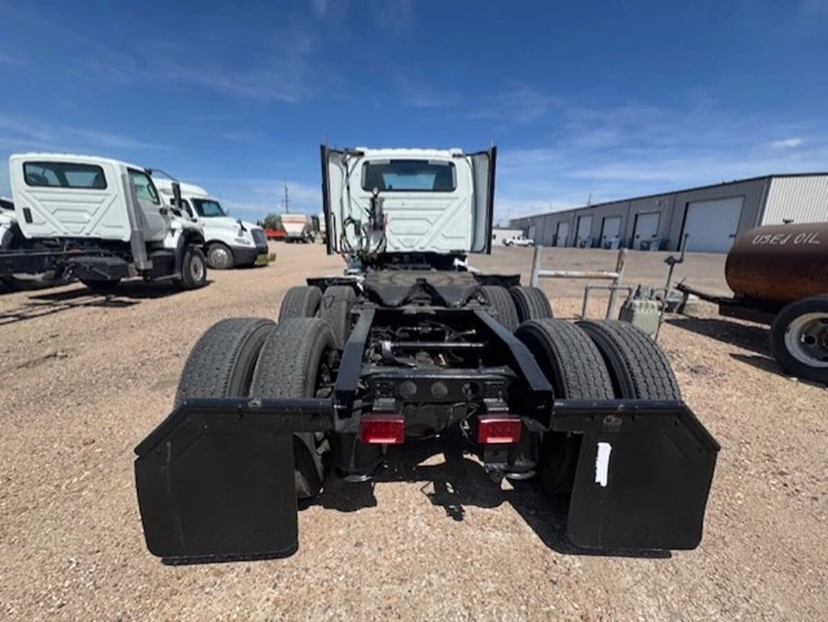 2019 International LT — photo 3