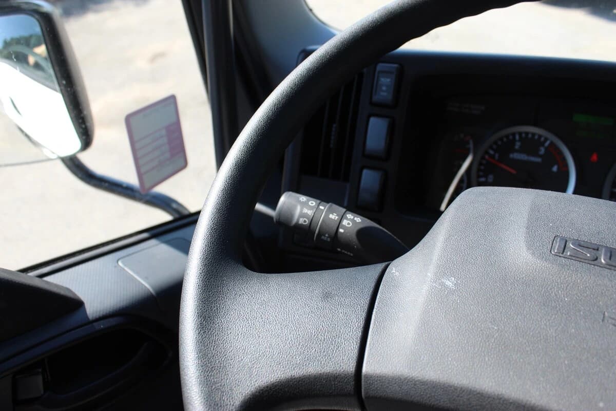 2025 Isuzu FVR — photo 22