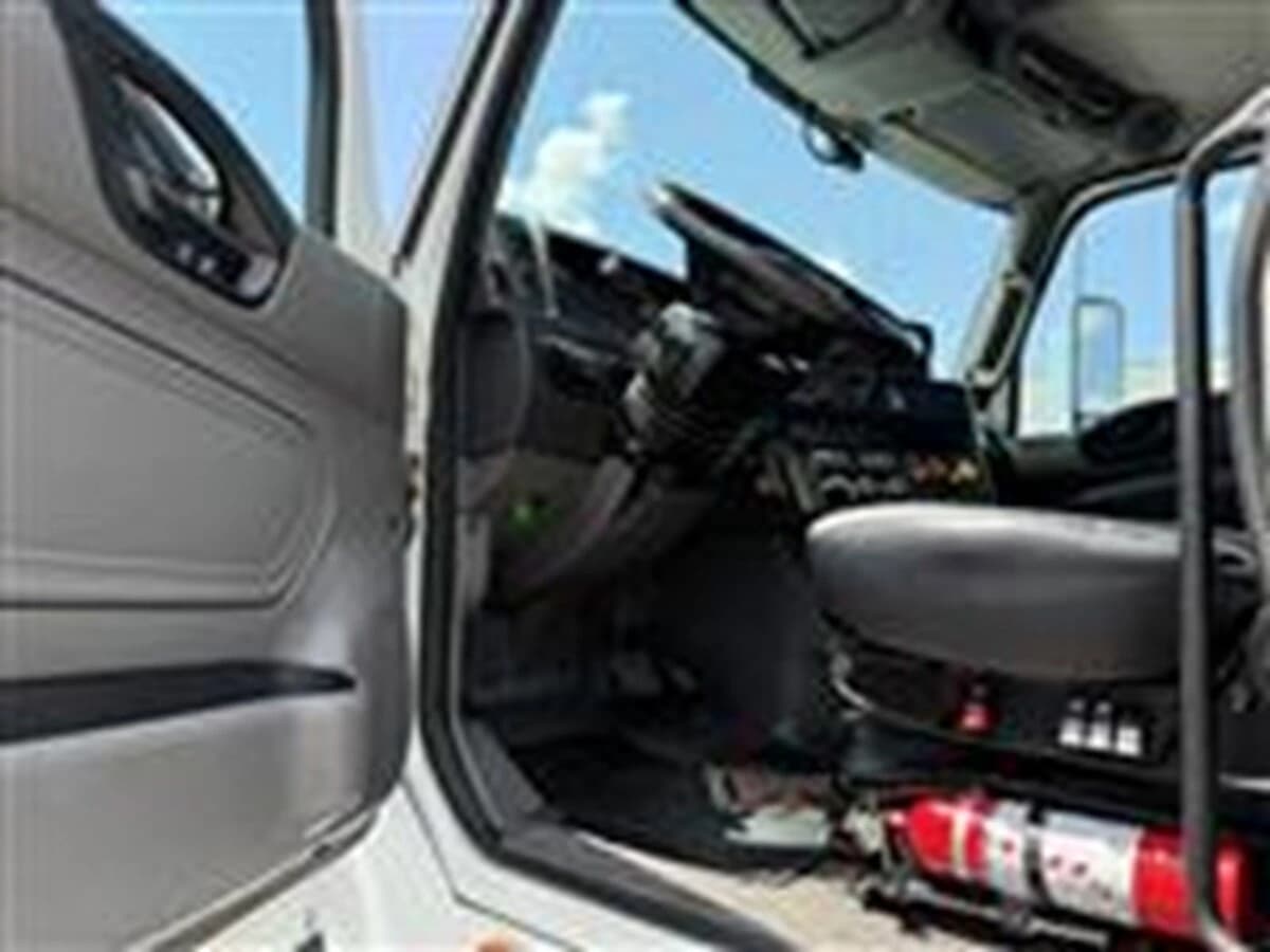 2019 International LT — photo 2