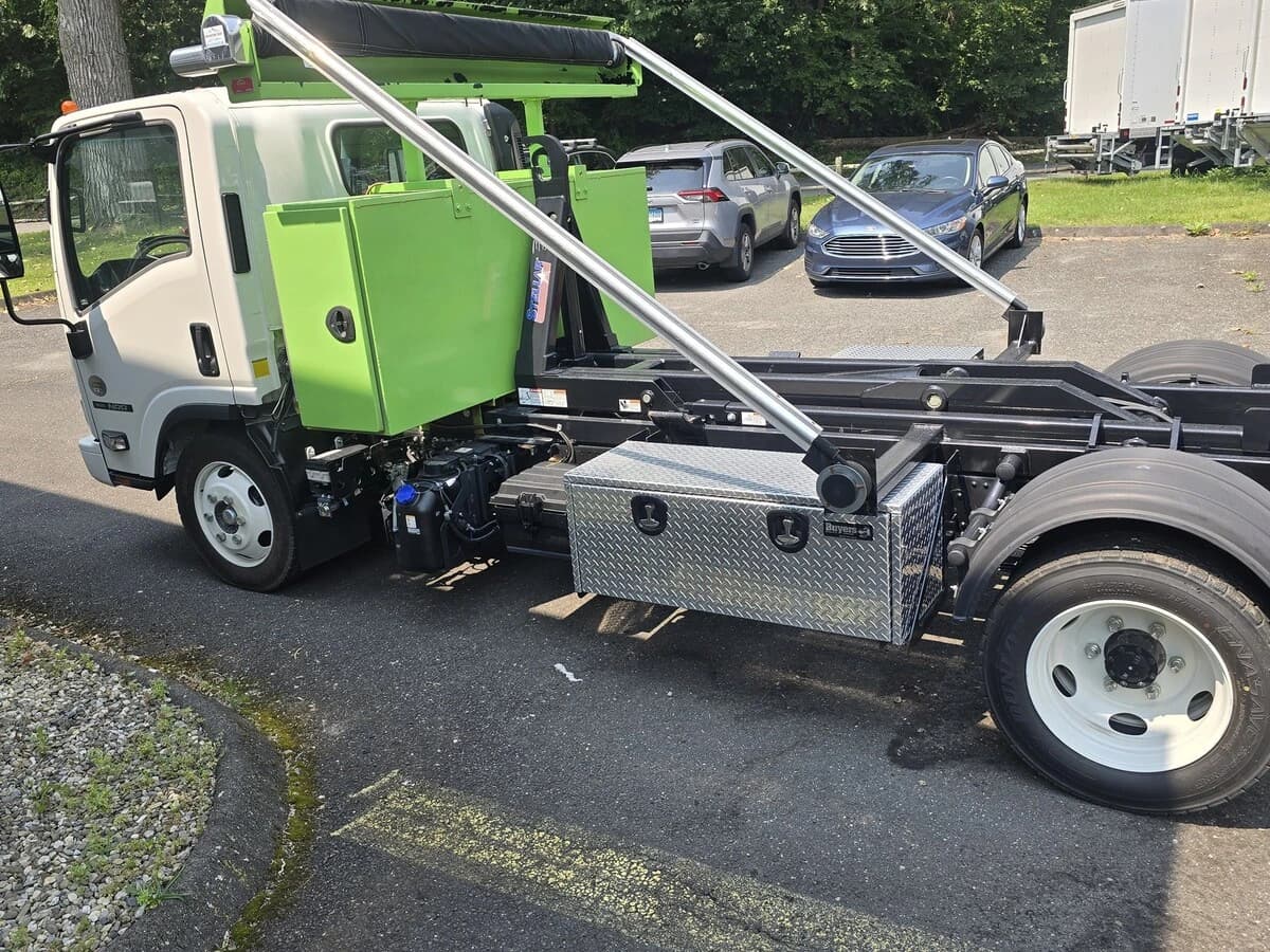 2024 Isuzu NRR — photo 4