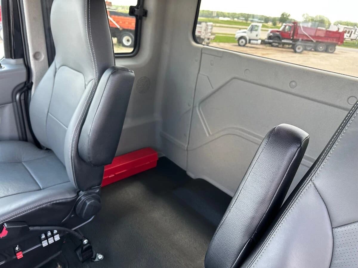 2025 International HV — photo 7