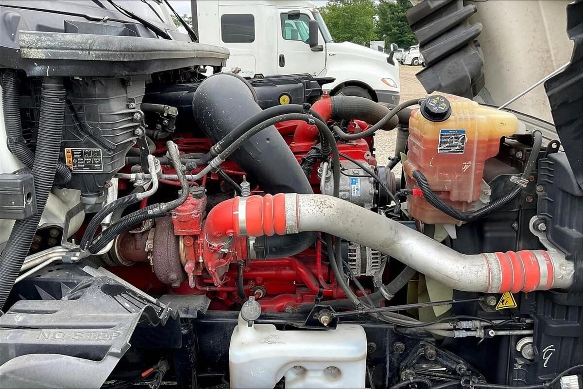 2022 International LT — photo 4