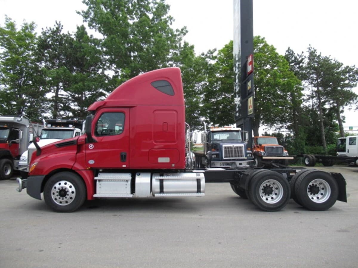 2020 Freightliner Cascadia — photo 7