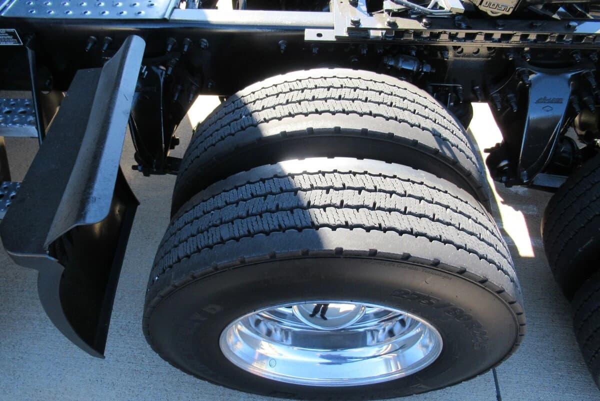 2025 Freightliner Cascadia — photo 11