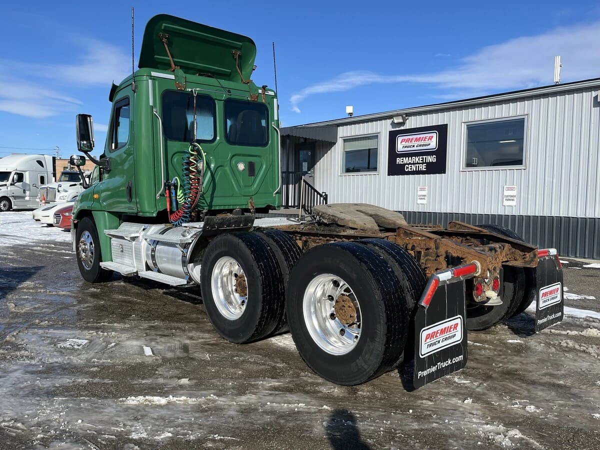 2012 Freightliner Cascadia — photo 11